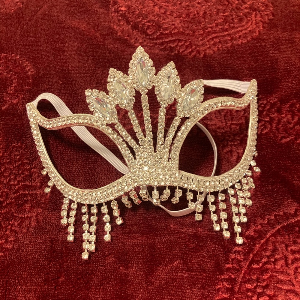 Bejeweled Venetian face mask with elastic strap